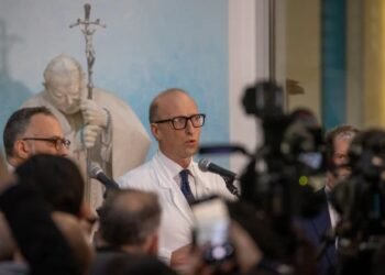Pope’s Doctor Reveals Near-Death Crisis: ‘We Really Thought We Wouldn’t Make It’