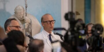 Pope’s Doctor Reveals Near-Death Crisis: ‘We Really Thought We Wouldn’t Make It’