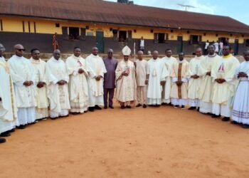 Archbishop Okeke visits Onitsha correctional center, celebrates Easter with inmates