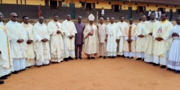 Archbishop Okeke visits Onitsha correctional center, celebrates Easter with inmates