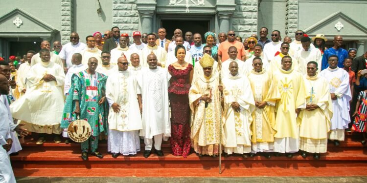 Excitement as APCGovernorship Candidate Prince Nicholas Ukachukwu, Running Mate Sen. Ekwunife, Others Attend Thanksgiving Mass at Basilica Onitsha over Victory at Primary Election