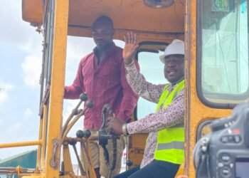 Idemili North LGA Boss Hon. Nkwoka Flags Off Construction of Nwadiobu Street Road