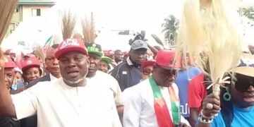 APC governorship candidate Ukachukwu meets Anambra traders, urges south senatorial zone to support Okwuosa