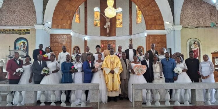Mass Wedding: St. Mary’s Parish Alor Sponsors 14 Couples