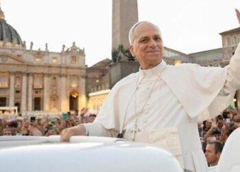 Pope at Angelus: cross transformed from death to life by God’s love