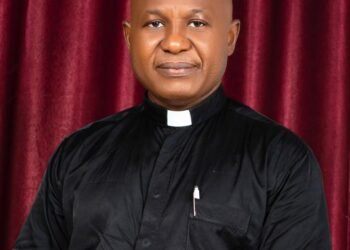 Fr Nwadimkpa commends Old boys of Archbishop Heerey Tech. College Ogidi for erecting a multi-purpose Building