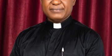 Fr Nwadimkpa commends Old boys of Archbishop Heerey Tech. College Ogidi for erecting a multi-purpose Building